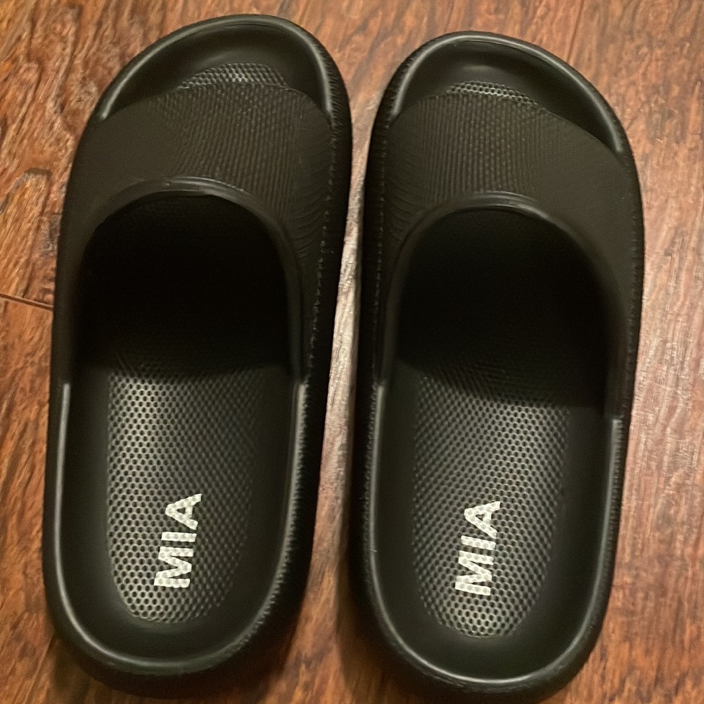 MIA Slides - Picture 3 of 6